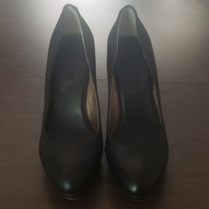 Banana Republic Leather Pumps